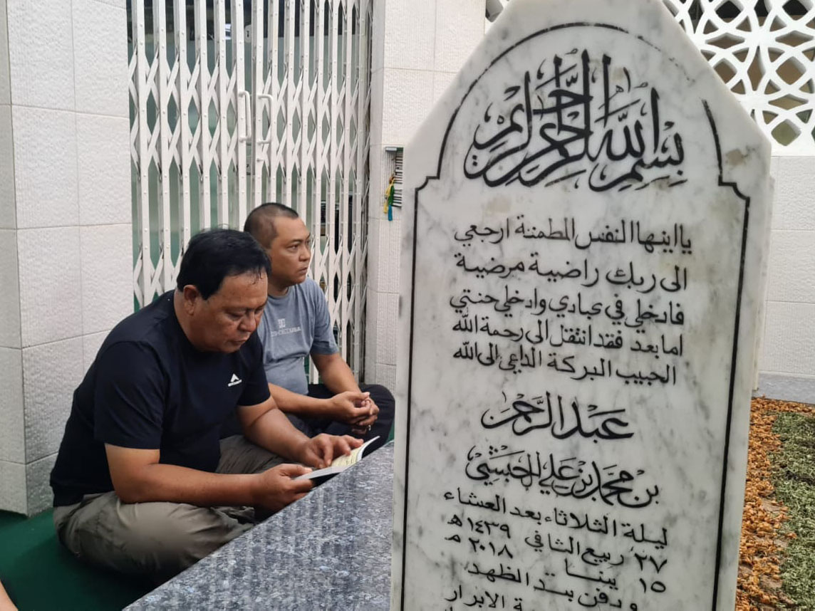 Baca Surah Yasin Paman Birin Berziarah Ke Makam Habib Kwintang Warta