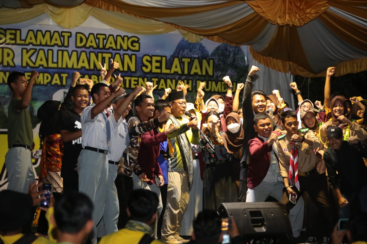 Turdes Di Tanah Bumbu, Paman Birin Semangati Siswa-Siswi SMAN 1 Simpang ...